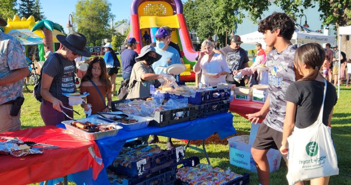 Pleasant Hill braves the heat to come together for National Night Out